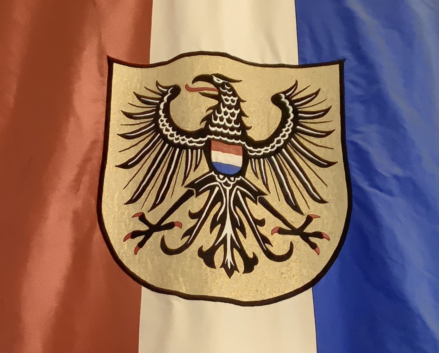 Bandera de Heilbronn con escudo de armas