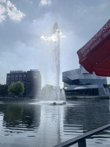 Wasserspiel im Neckar