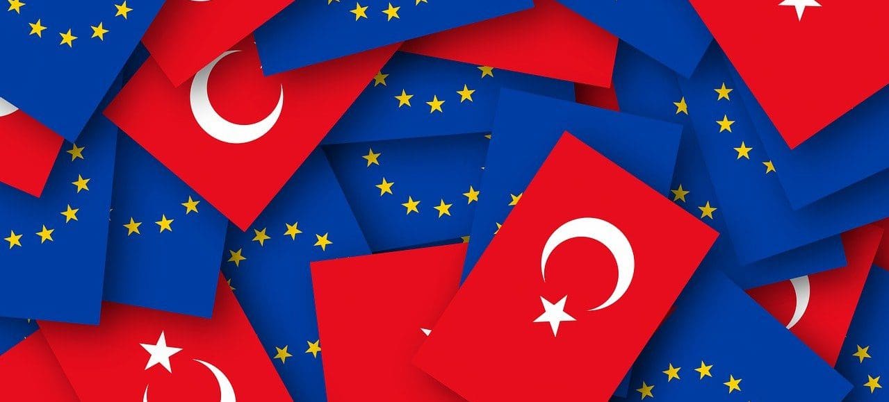 EU und türkische Flaggen