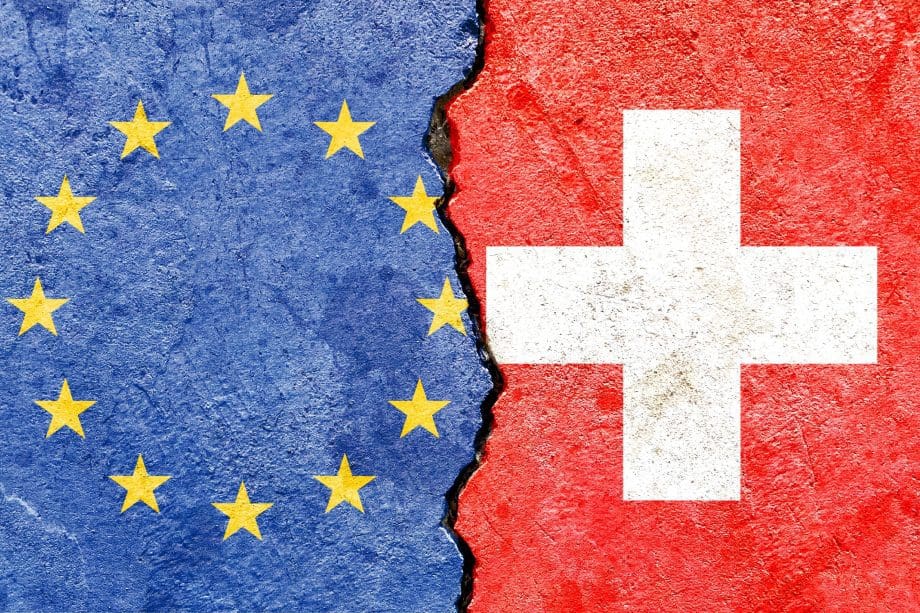 דגל האיחוד האירופי ודגל שוויץ