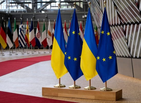 Flagi Ukrainy i UE