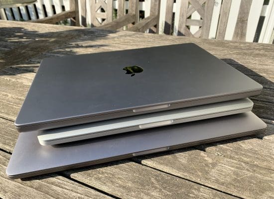 Tre MacBook Pro-er