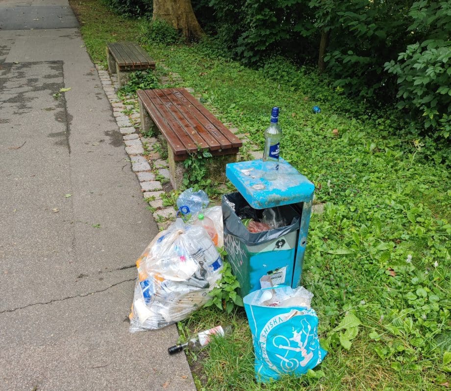 Garbage can in the Wertwiesenaprk