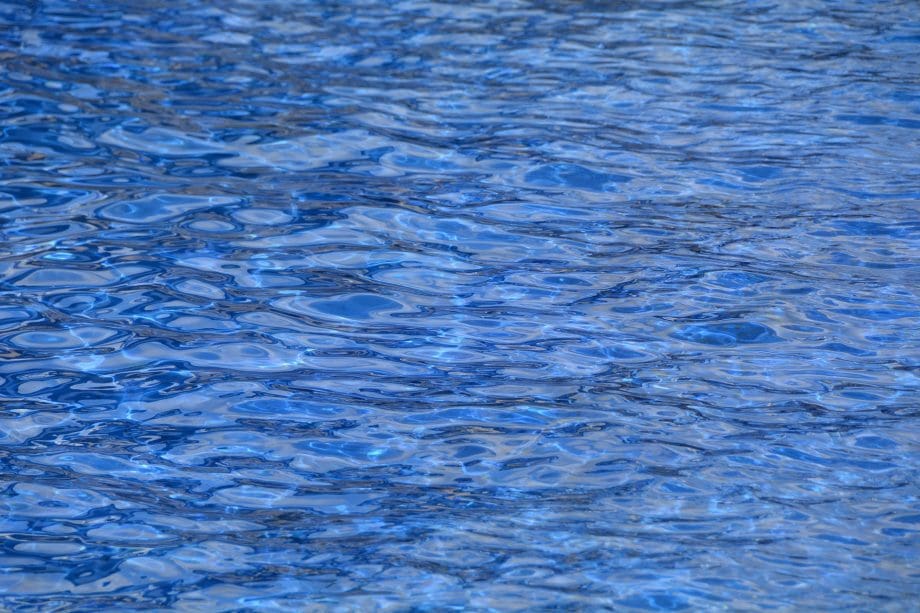 νερό μιας πισίνας
