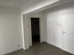 Flur Richtung Bad 57-2